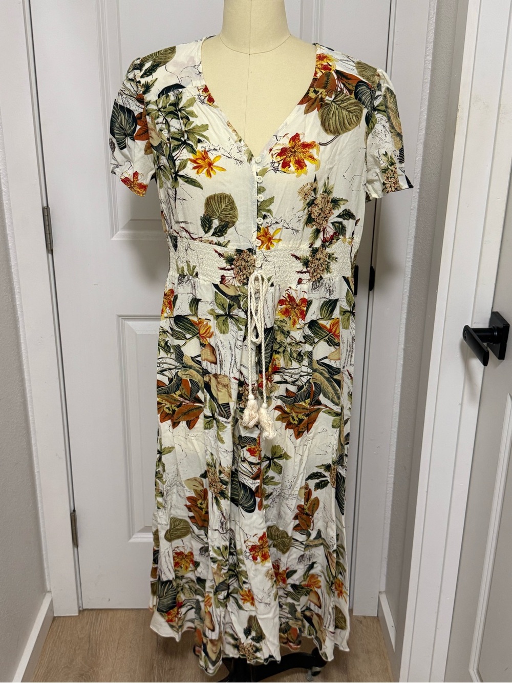 XL Floral Button Up Maxi Dress With Tassel Tie - Excellent Condition